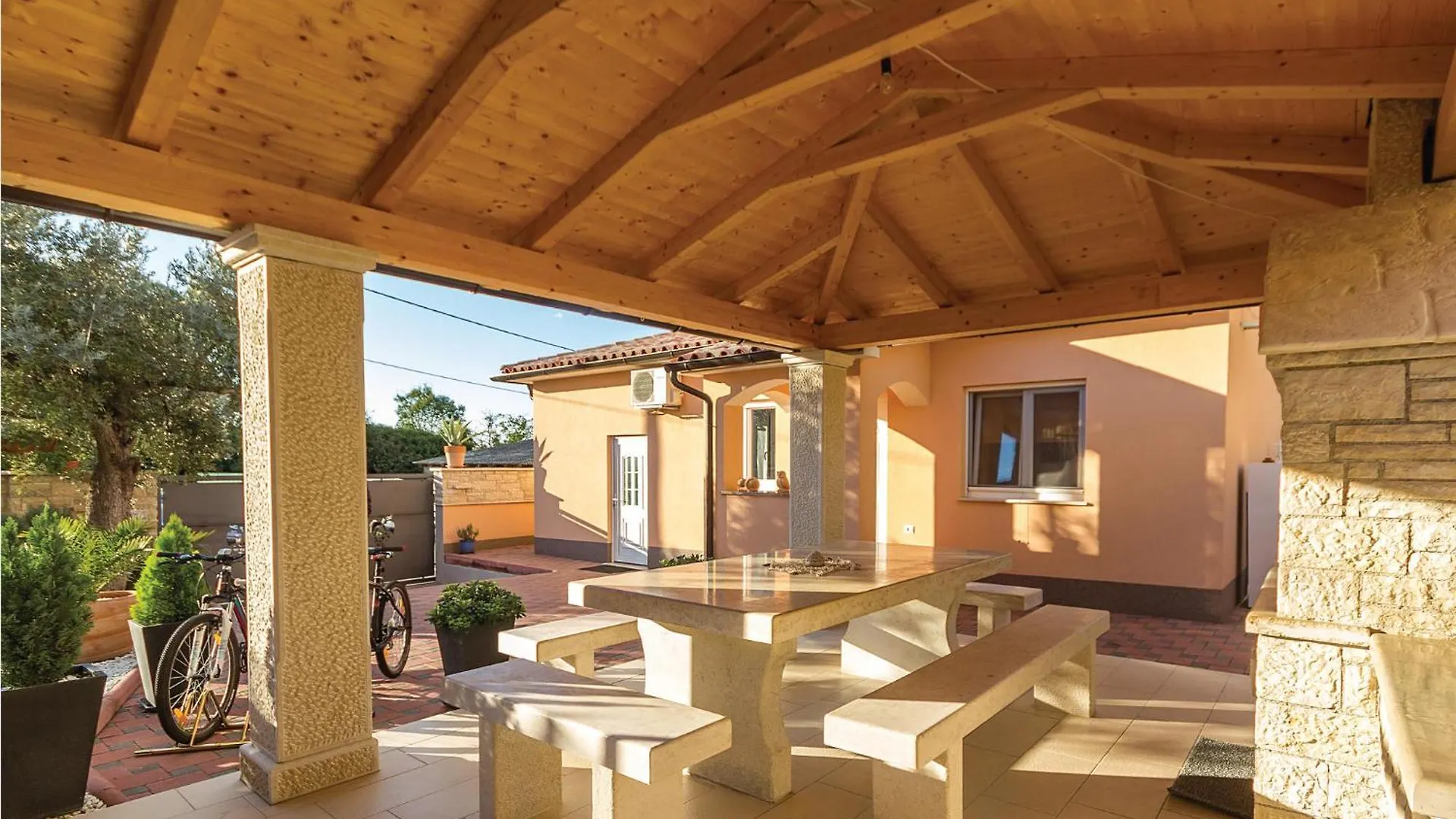 Awesome Apartment In Galizana With Kitchen 0*,