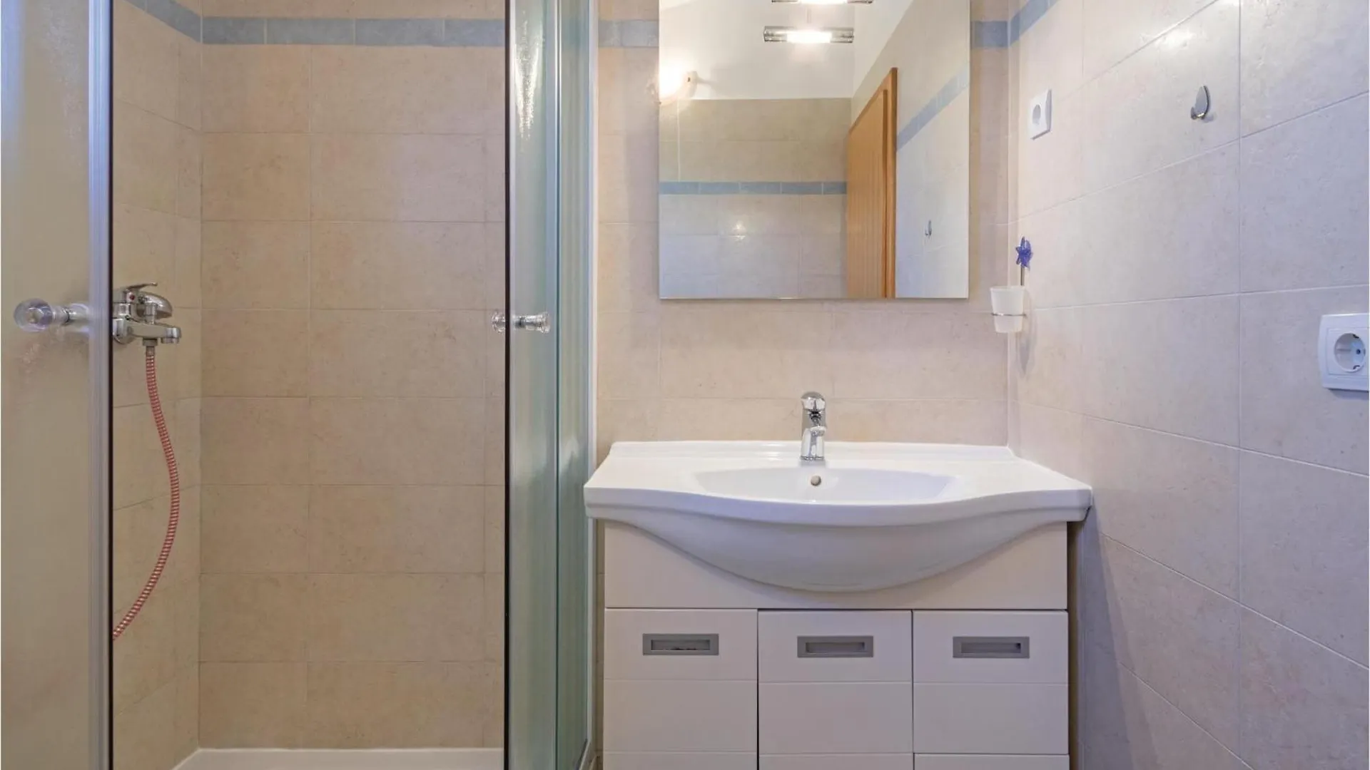 Awesome Apartment In Galizana With Kitchen 0*,  크로아티아